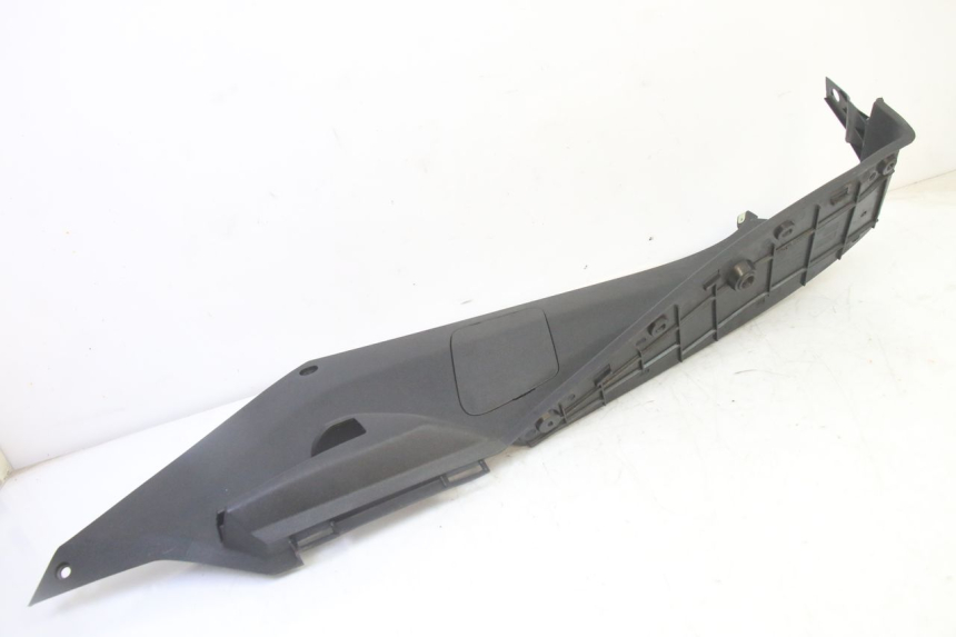 photo de RIGHT FLOOR PANEL PEUGEOT SATELIS 125 (2013 - 2018) - Alternative perspective