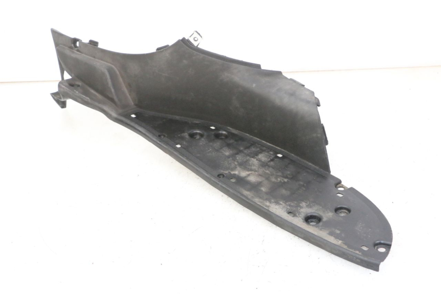 photo de RIGHT FLOOR PANEL APRILIA SCARABEO GT TOURING 125 (1999 - 2005) - Fixing points details