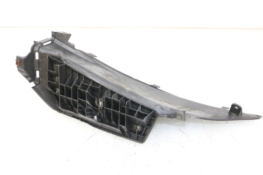 photo de RIGHT FOOTREST SUZUKI BURGMAN 125 (2007 - 2014) - Alternative perspective