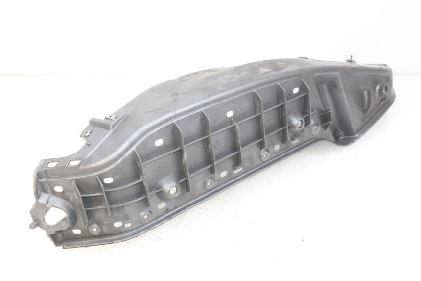 photo de RIGHT FOOTREST PIAGGIO X8 125 (2004 - 2007) - Zoom on usage condition