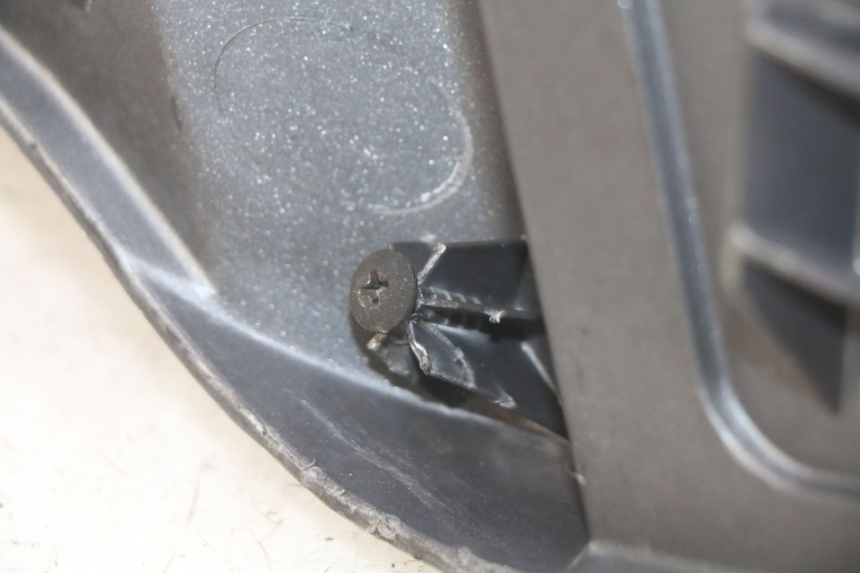 photo de RIGHT FOOTREST PIAGGIO X8 125 (2004 - 2007) - Alternative perspective