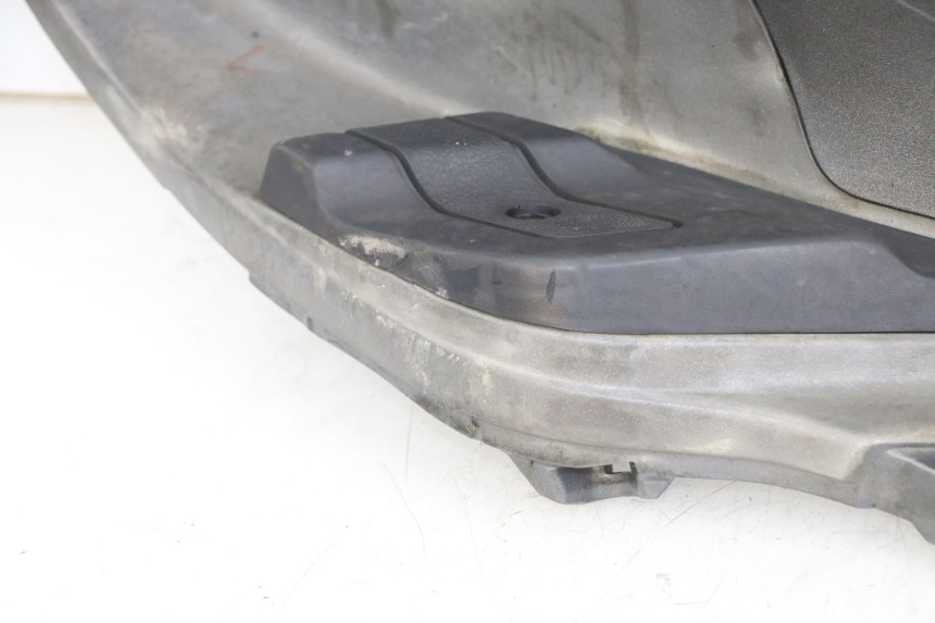 photo de RIGHT FOOTREST PIAGGIO X9 125 (2000 - 2003) - Product overview