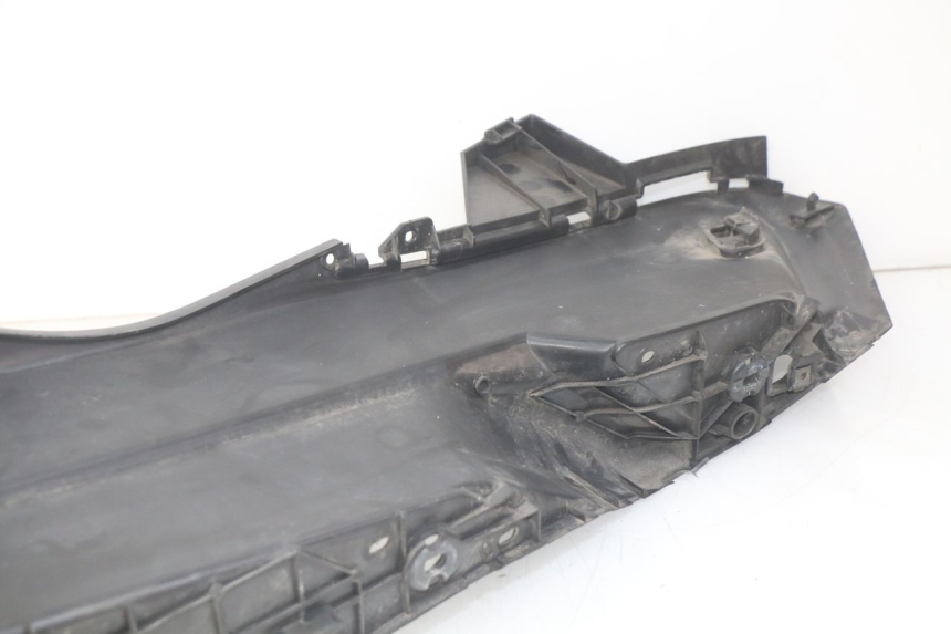 photo de RIGHT FOOTREST YAMAHA YP MAJESTY 400 (2004 - 2008) - Alternative perspective