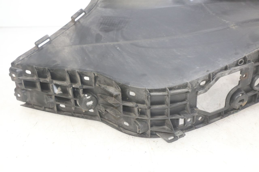 photo de RIGHT FOOTREST YAMAHA YP MAJESTY 400 (2004 - 2008) - Technical close-up