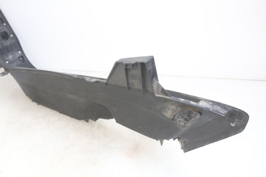 photo de RIGHT FOOTREST YAMAHA YP MAJESTY 400 (2004 - 2008) - Fixing points details