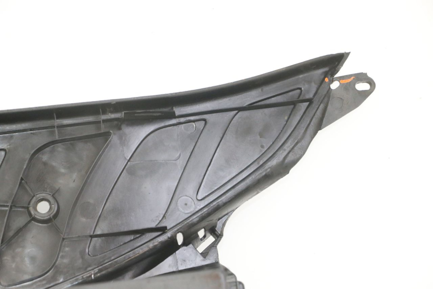 photo de FOOTREST PEUGEOT ELYSEO 125 (1999 - 2004) - Detailed visual inspection