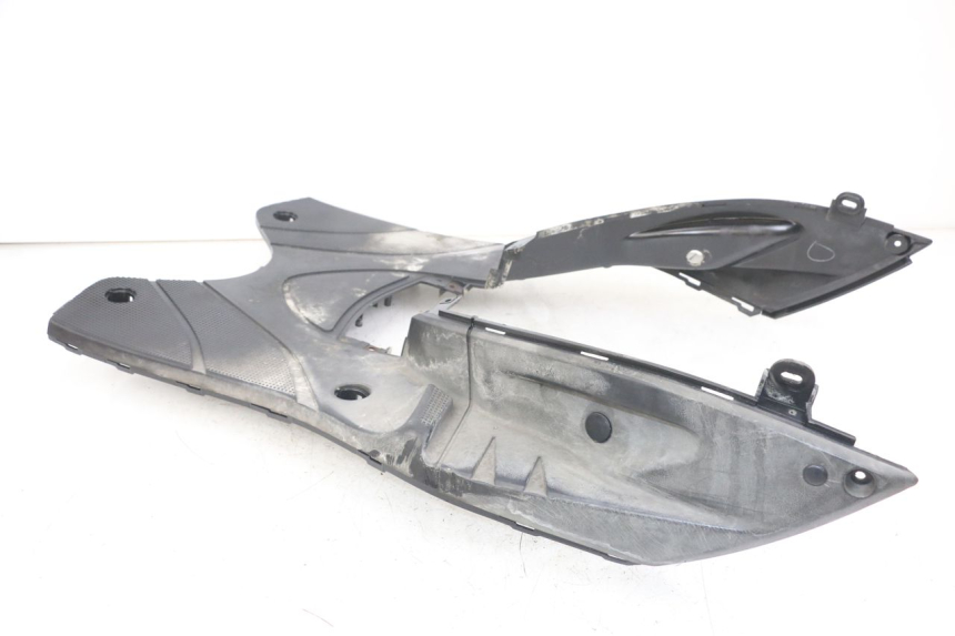 photo de FOOTREST MBK FLAME X 125 (2004 - 2007) - Surface and material condition