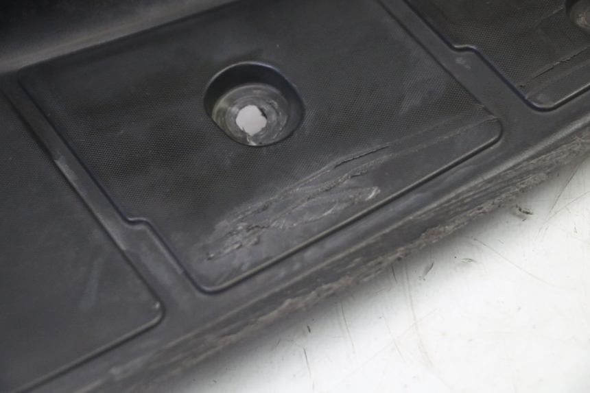 photo de LEFT FOOTREST SUZUKI BURGMAN 125 (2007 - 2014) - Component detail