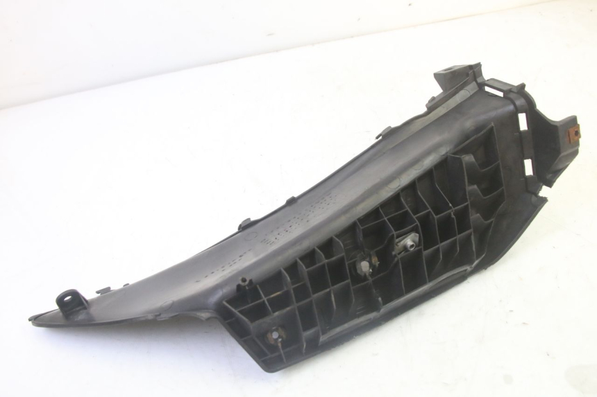 photo de LEFT FOOTREST SUZUKI BURGMAN 125 (2007 - 2014) - Fixing points details