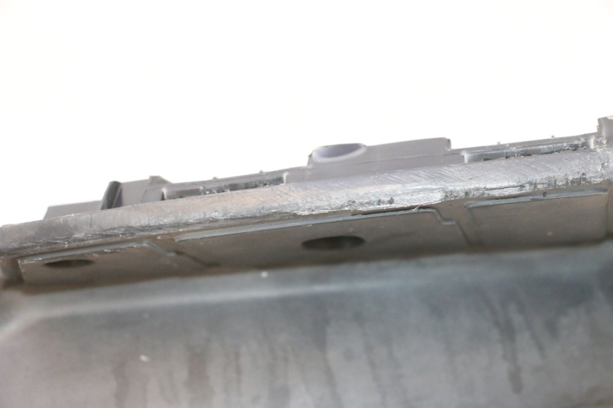 photo de LEFT FOOTREST SUZUKI BURGMAN 125 (2007 - 2014) - Technical close-up