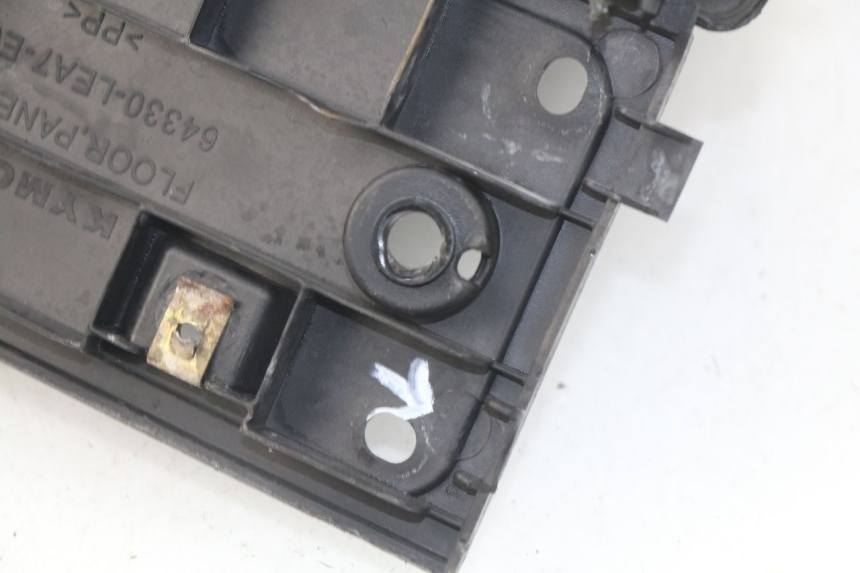 photo de LEFT FOOTREST KYMCO DINK STREET 125 (2009 - 2014) - Product overview