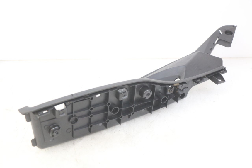 photo de LEFT FOOTREST KYMCO DOWNTOWN ABS 125 (2015 - 2017) - Surface and material condition