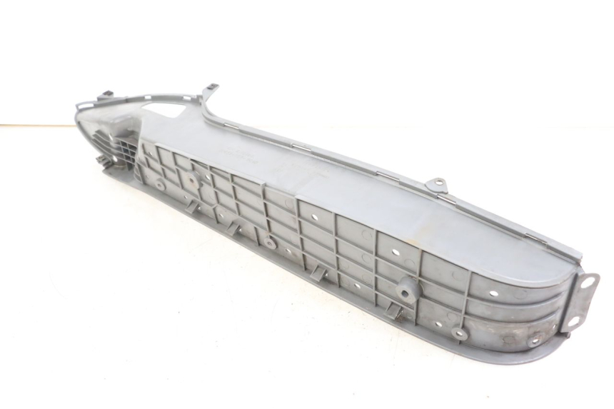 photo de LEFT FOOTREST HONDA FES PANTHEON 2T 125 (1998 - 2002) - Zoom on usage condition