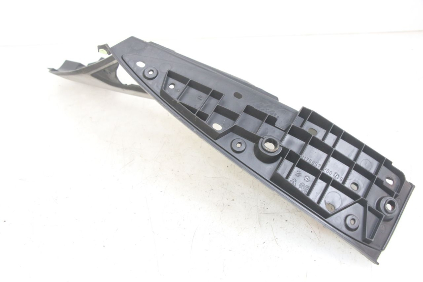 photo de LEFT FLOOR PANEL PEUGEOT GEOPOLIS RS 125 (2007 - 2009) - Zoom on usage condition