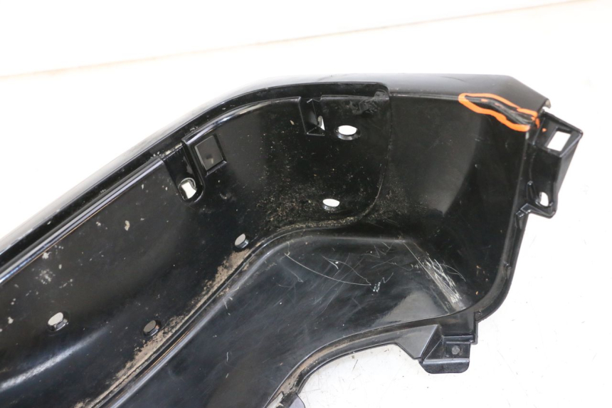 photo de LEFT FLOOR PANEL PIAGGIO IE MP3 YOURBAN 300 (2011 - 2016) - Zoom on usage condition