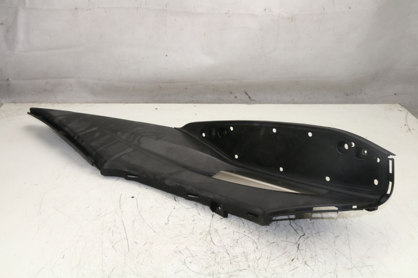 photo de LEFT FLOOR PANEL KYMCO K-XCT 125 (2013 - 2017) - Alternative perspective