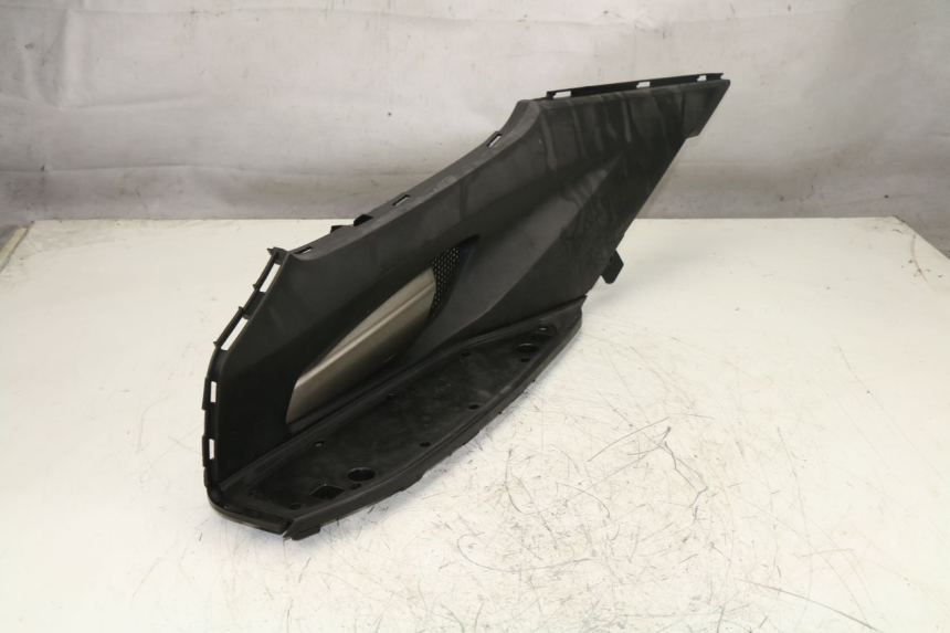 photo de LEFT FLOOR PANEL KYMCO K-XCT 125 (2013 - 2017) - Technical close-up