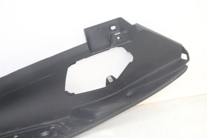 photo de LEFT FLOOR PANEL PIAGGIO MP3 HPE 350 (2018 - 2020) - Zoom on usage condition