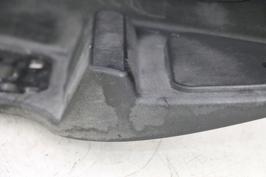 photo de LEFT FOOTREST PIAGGIO MP3 LT 300 (2010 - 2016) - Surface and material condition
