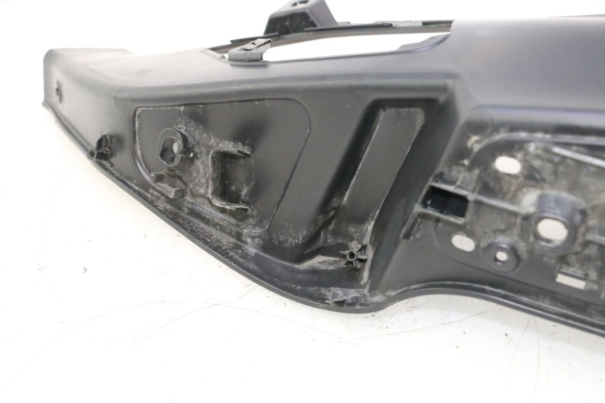 photo de LEFT FLOOR PANEL PIAGGIO MP3 LT 400 (2007 - 2012) - Zoom on usage condition