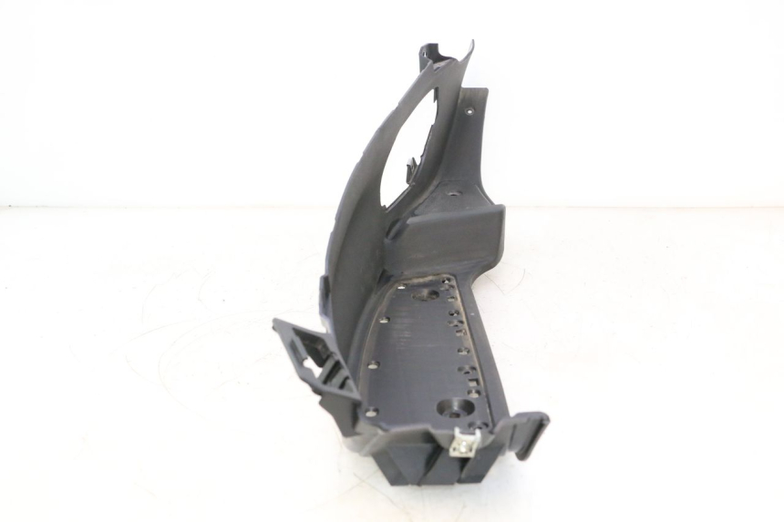 photo de LEFT FLOOR PANEL PIAGGIO MP3 LT 400 (2007 - 2012) - Surface and material condition