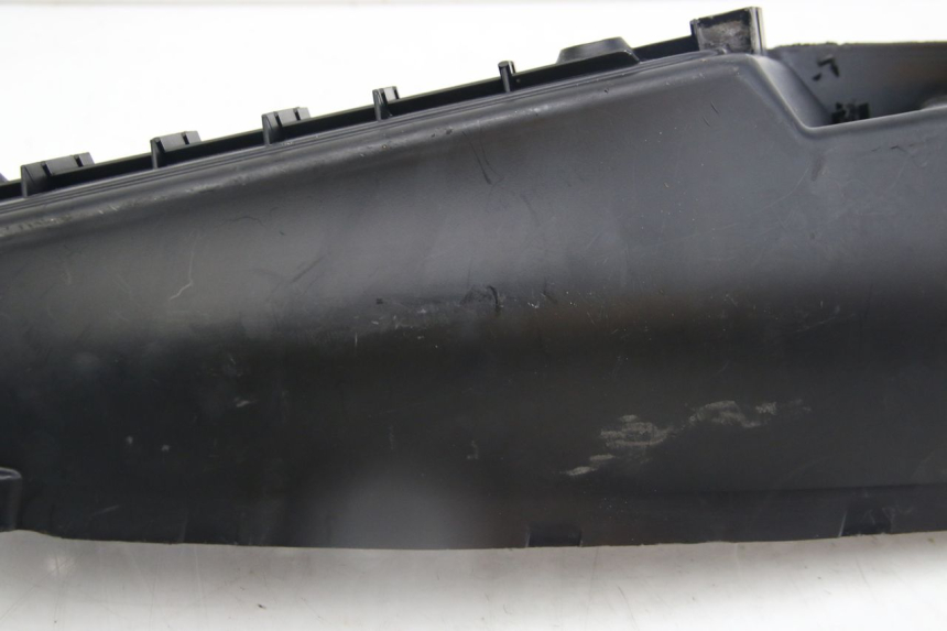 photo de LEFT FOOTREST PIAGGIO MP3 125 (2006 - 2014) - Distinctive features