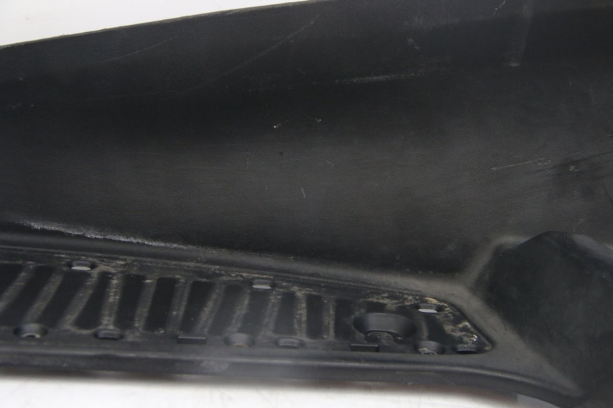 photo de LEFT FOOTREST PIAGGIO MP3 125 (2006 - 2014) - Zoom on usage condition