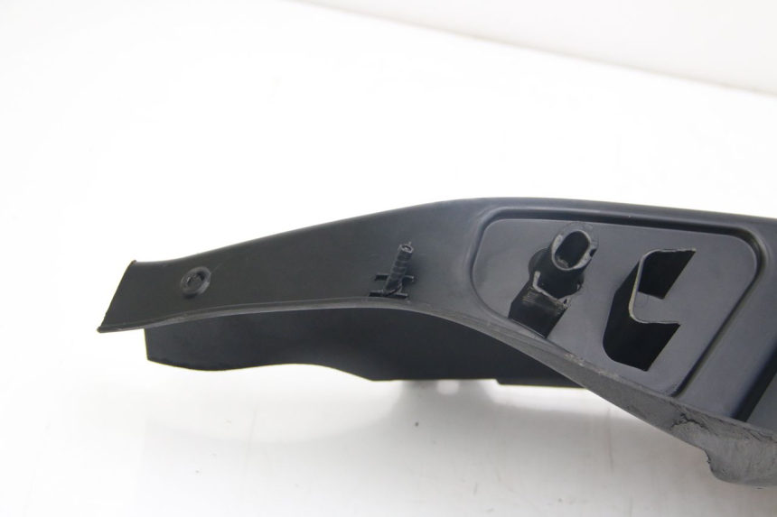 photo de LEFT FOOTREST PIAGGIO MP3 125 (2006 - 2014) - Surface and material condition