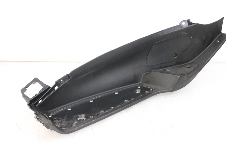 photo de LEFT FOOTREST PIAGGIO MP3 500 (2011 - 2015) - Fixing points details