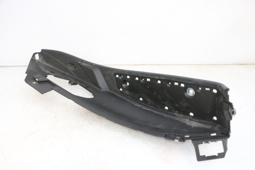 photo de LEFT FLOOR PANEL PIAGGIO MP3 500 (2016 - 2018) - Fixing points details
