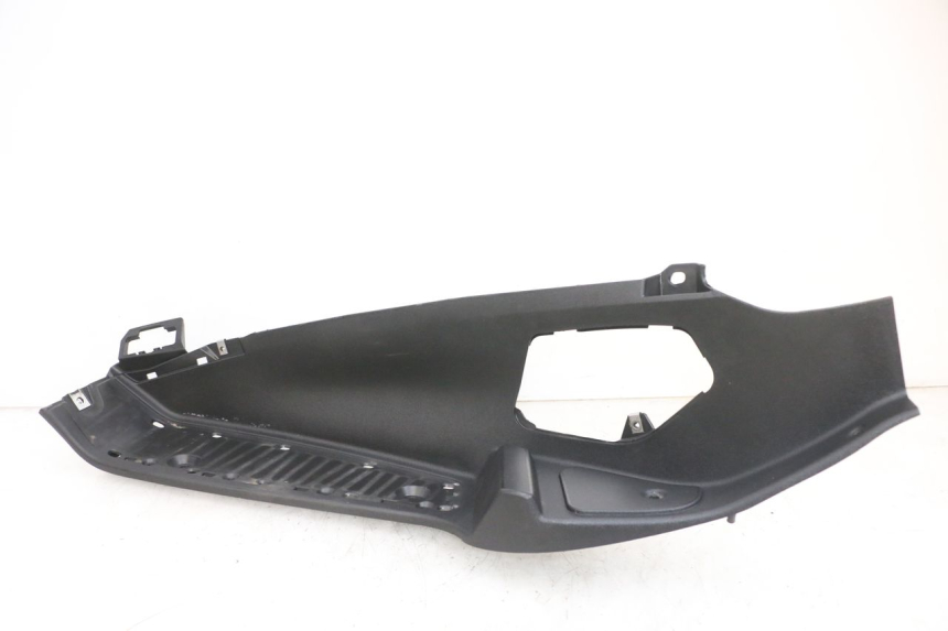 photo de LEFT FLOOR PANEL PIAGGIO MP3 RL 250 (2006 - 2010) - Fixing points details