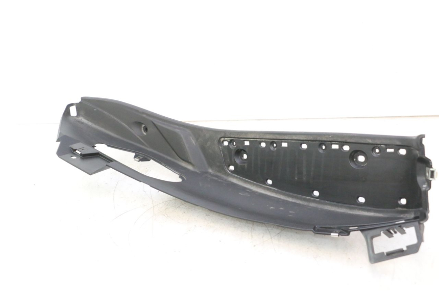 photo de LEFT FLOOR PANEL PIAGGIO MP3 500 (2016 - 2018) - Technical close-up