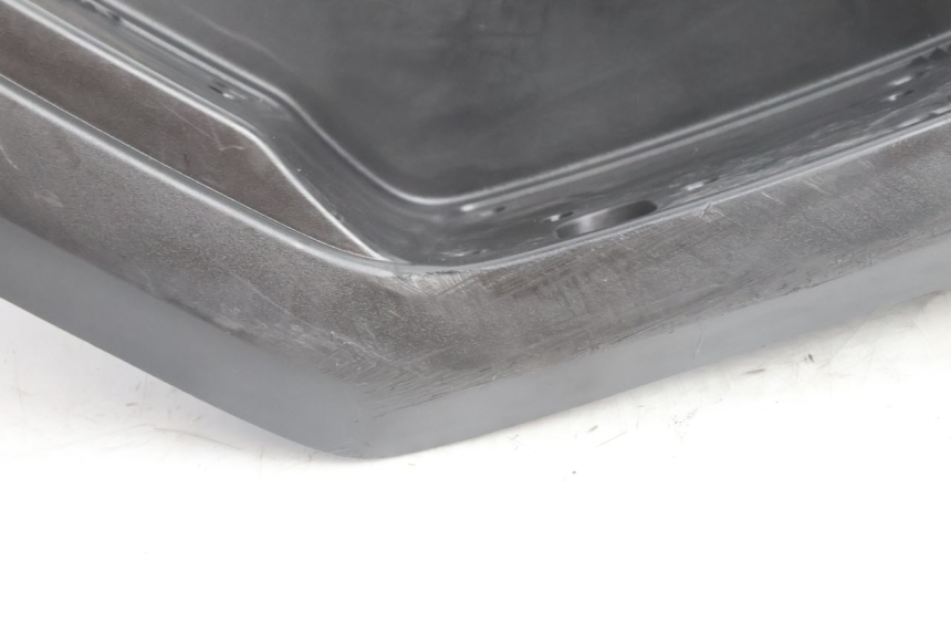 photo de LEFT FLOOR PANEL YAMAHA N-MAX NMAX 125 (2021 - 2024) - Zoom on usage condition