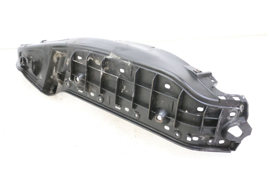 photo de LEFT FOOTREST PIAGGIO X8 125 (2004 - 2007) - Fixing points details