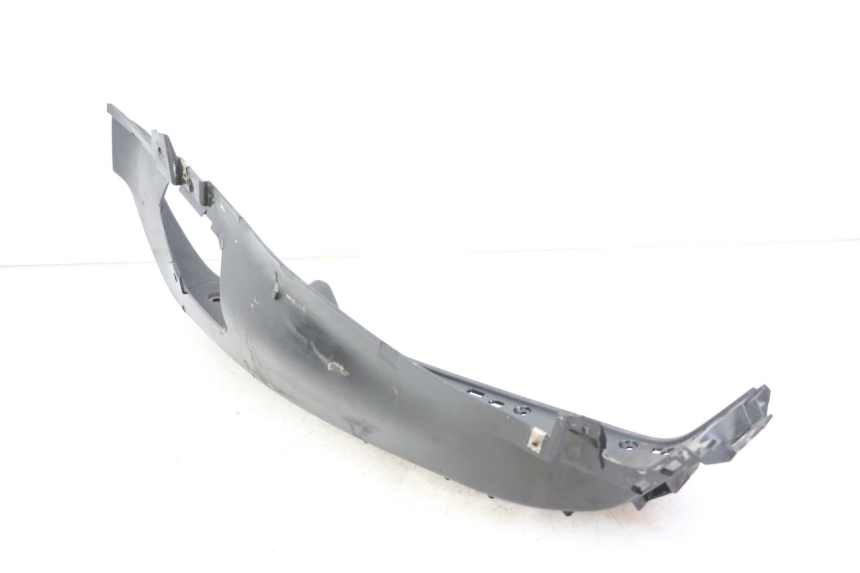 photo de LEFT FOOTREST PIAGGIO X8 125 (2004 - 2007) - Surface and material condition