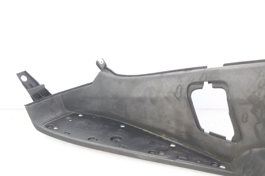 photo de LEFT FOOTREST PEUGEOT SATELIS COMPRESSOR K15 125 (2006 - 2009) - Fixing points details