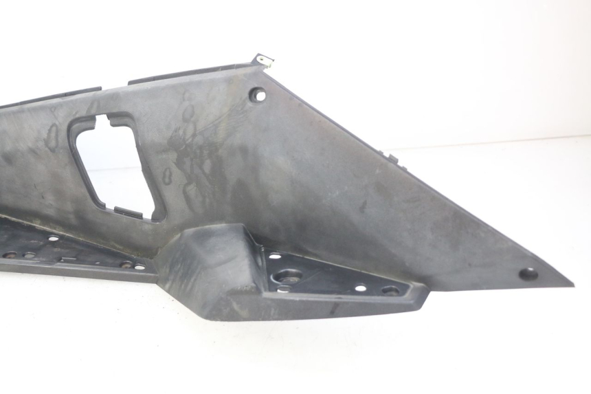 photo de LEFT FOOTREST PEUGEOT SATELIS COMPRESSOR K15 125 (2006 - 2009) - Surface and material condition