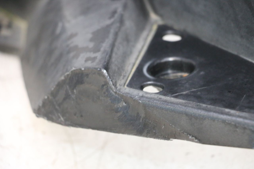 photo de LEFT FOOTREST PEUGEOT SATELIS COMPRESSOR K15 125 (2006 - 2009) - Distinctive features