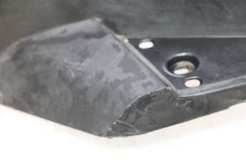 photo de LEFT FOOTREST PEUGEOT SATELIS COMPRESSOR K15 125 (2006 - 2009) - Zoom on usage condition