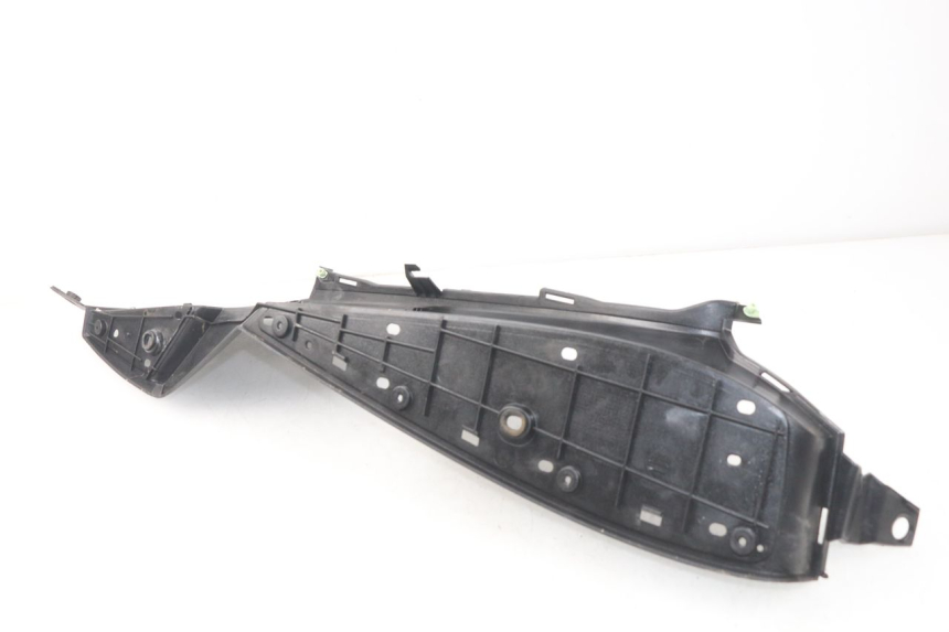 photo de LEFT FOOTREST PEUGEOT SATELIS 125 (2006 - 2009) - Zoom on usage condition