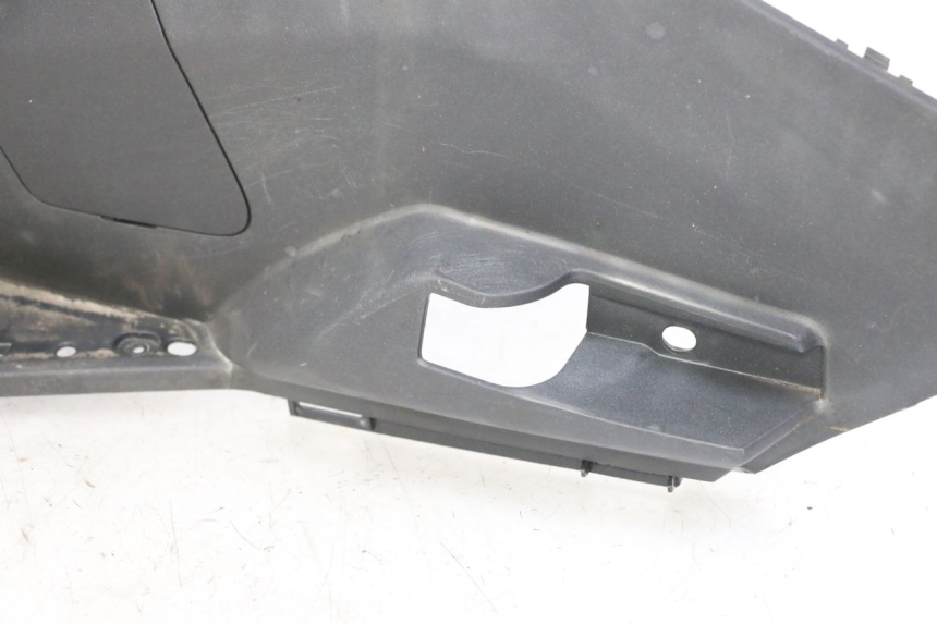 photo de LEFT FLOOR PANEL PEUGEOT SATELIS 125 (2013 - 2018) - Distinctive features