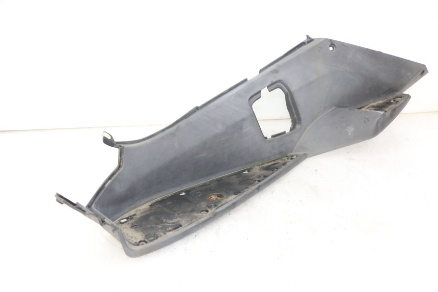 photo de LEFT FLOOR PANEL PEUGEOT SATELIS 250 (2006 - 2012) - Surface and material condition