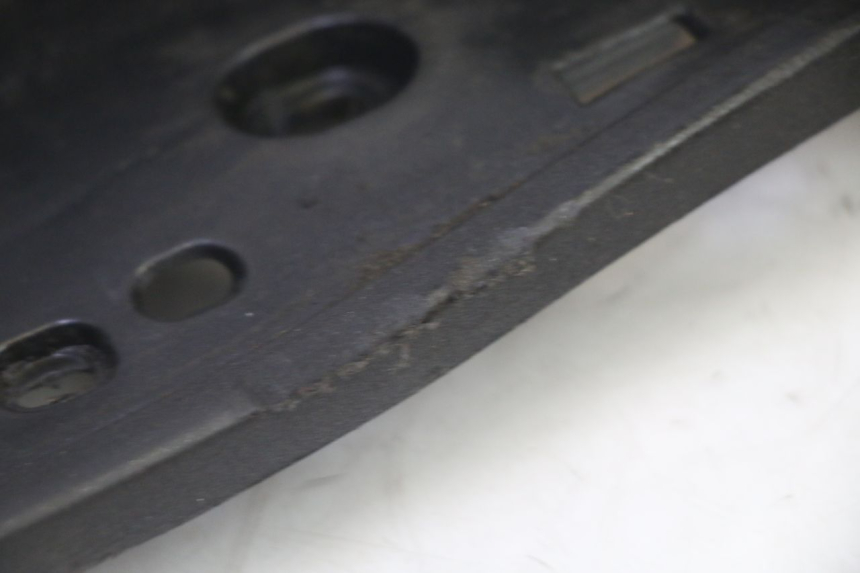 photo de LEFT FLOOR PANEL PEUGEOT SATELIS 125 (2013 - 2018) - Zoom on usage condition