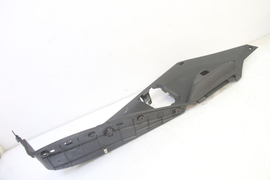 photo de LEFT FLOOR PANEL PEUGEOT SATELIS 125 (2013 - 2018) - Product overview