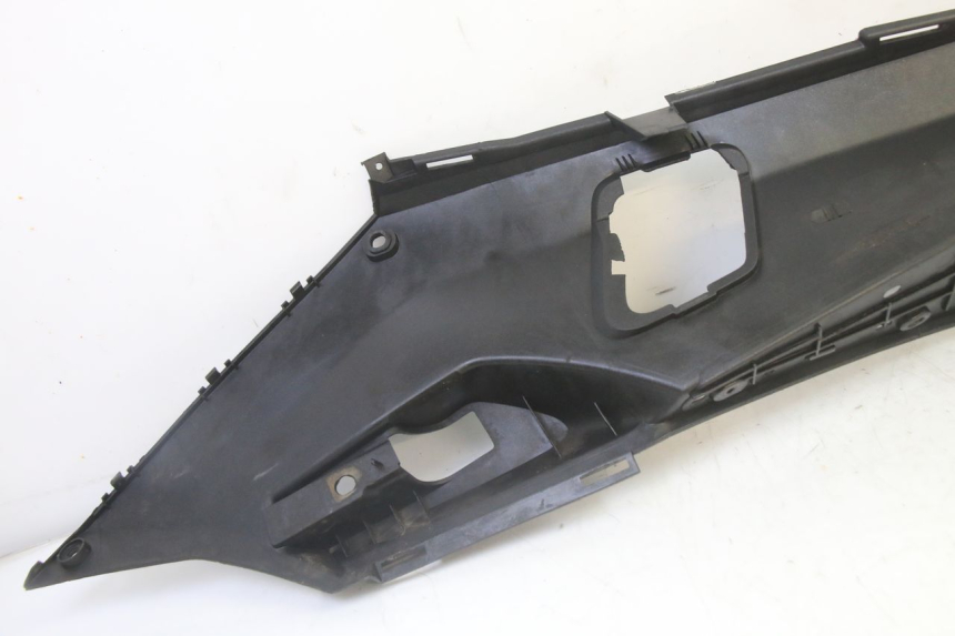 photo de LEFT FLOOR PANEL PEUGEOT SATELIS 125 (2013 - 2018) - Surface and material condition