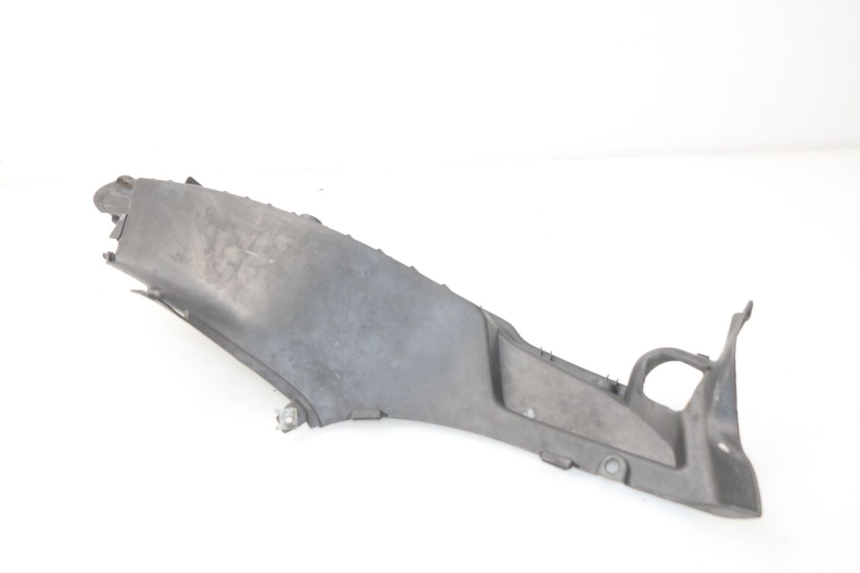 photo de LEFT FLOOR PANEL APRILIA SCARABEO GT 125 (1999 - 2007) - Zoom on usage condition