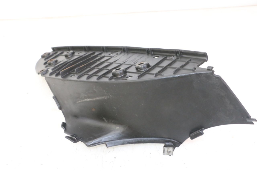 photo de LEFT FLOOR PANEL APRILIA SCARABEO GT TOURING 125 (1999 - 2005) - Alternative perspective