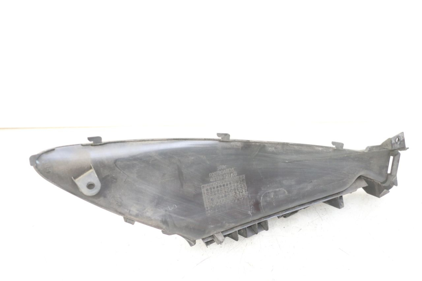 photo de LEFT FLOOR PANEL SUZUKI BURGMAN 125 (2018 - 2021) - Zoom on usage condition