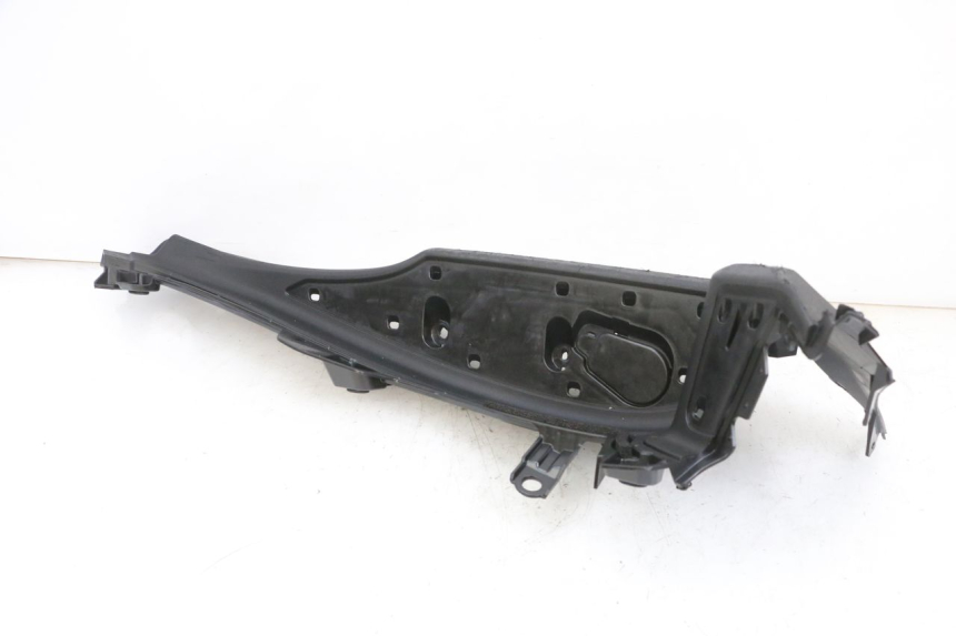 photo de LEFT FLOOR PANEL YAMAHA TRICITY 300 (2020 - 2024) - Distinctive features