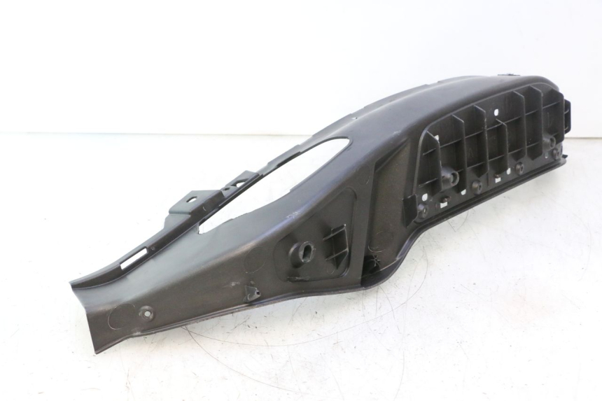 photo de LEFT FLOOR PANEL PIAGGIO X8 STREET 125 (2006 - 2007) - Fixing points details